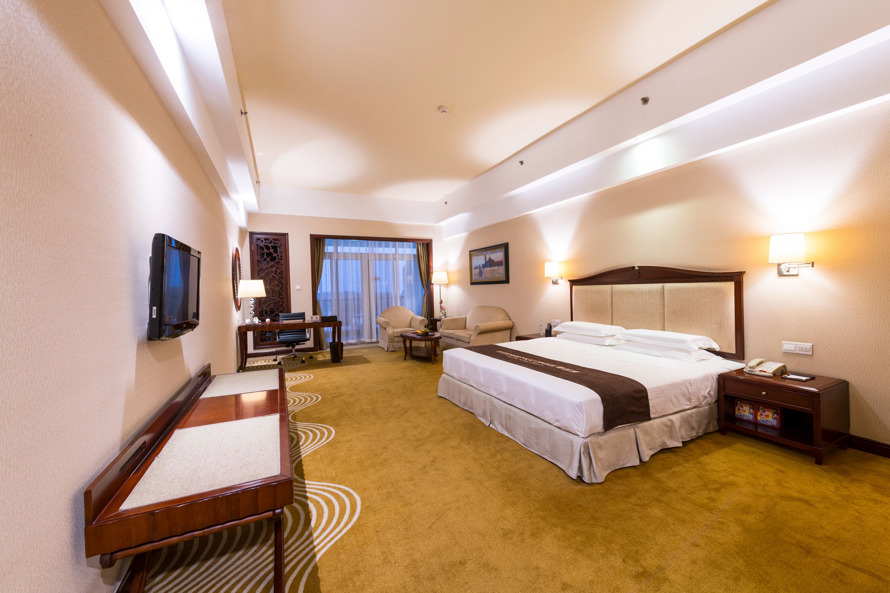 Premium bedding, minibar, in-room safe, desk