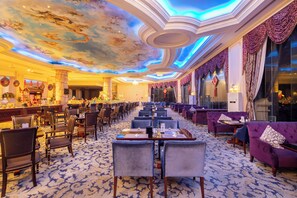 2 restaurants, breakfast, lunch, dinner served; Chinese cuisine - COUNTRY GARDEN Chizhou Phoenix Hotel (Chizhou)