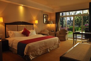 Dobbelt- eller tomannsrom – executive | Sengetøy av topp kvalitet, minibar, safe på rommet og skrivebord