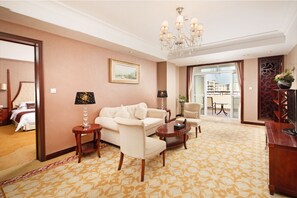Administrative Suite | Premium bedding, minibar, in-room safe, desk - COUNTRY GARDEN Chizhou Phoenix Hotel (Chizhou)