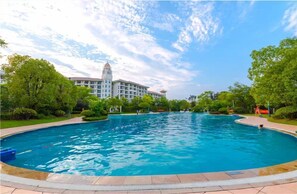 Outdoor pool - COUNTRY GARDEN Chizhou Phoenix Hotel (Chizhou)