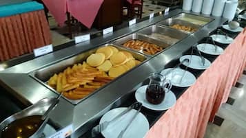 Petit déjeuner buffet (300 THB par personne)