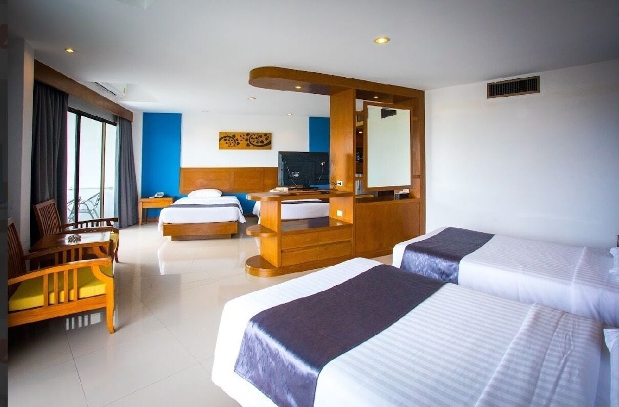 Family 4 Beds | Minibar, bàn, truy cập Internet không dây miễn phí 