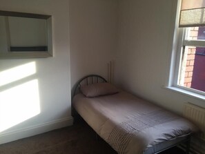 Quadruple Room, Shared Bathroom | Free cribs/infant beds, free WiFi - The Park (Liverpool)