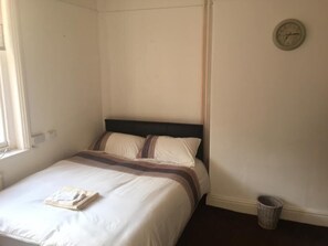 Quadruple Room, Shared Bathroom | Free cribs/infant beds, free WiFi - The Park (Liverpool)