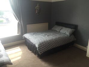 Triple Room, Shared Bathroom | Free cribs/infant beds, free WiFi