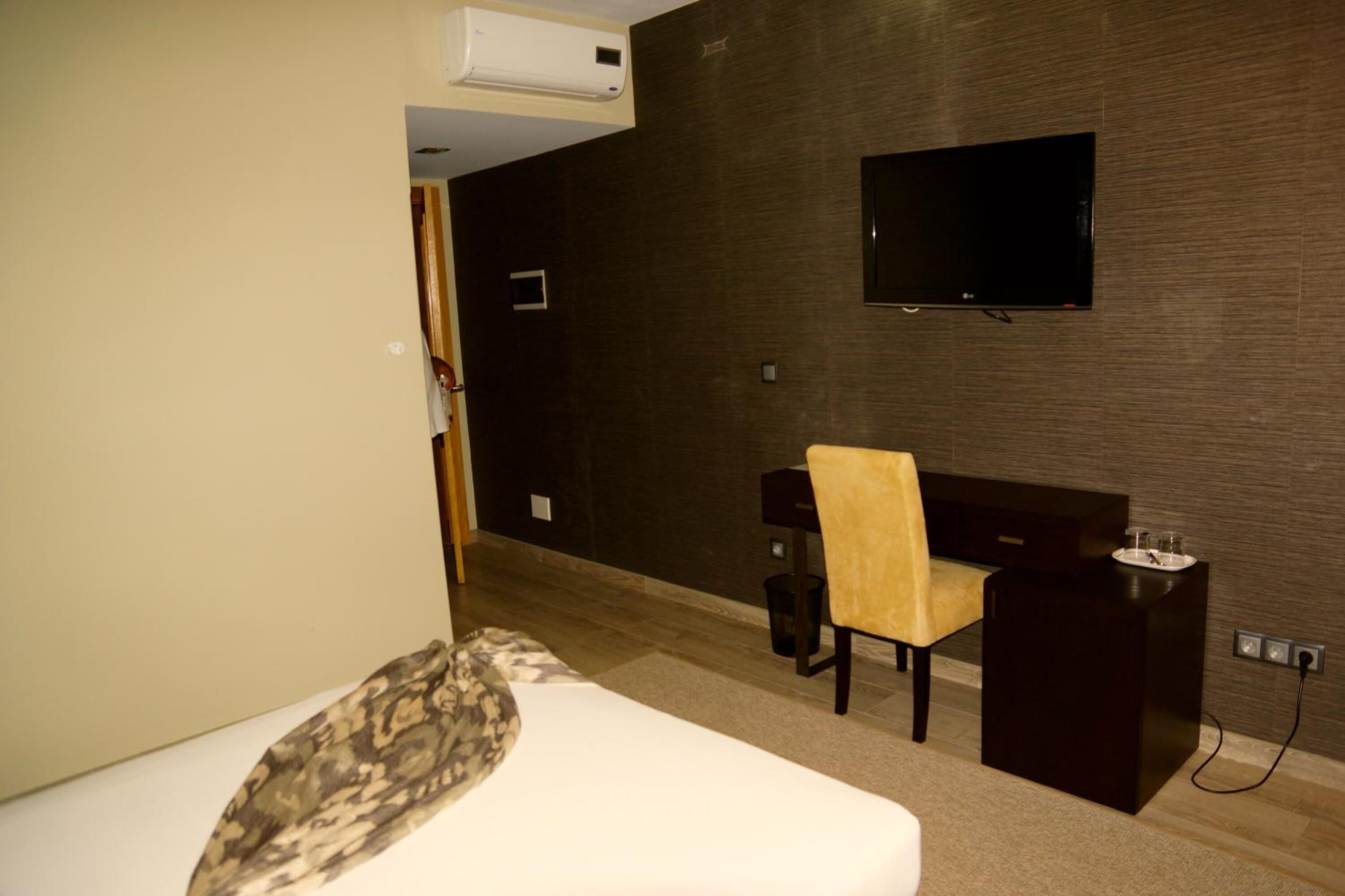 1 bedroom, premium bedding, minibar, in-room safe