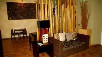 Coin salon dans le hall