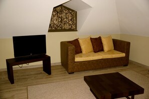 Business Twin Room | Living area