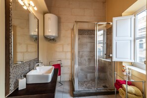 Bathroom - The Stone House (St. Julian's)