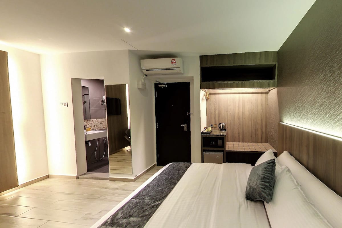 Premier KL City View Room | In-room safe, blackout drapes, soundproofing