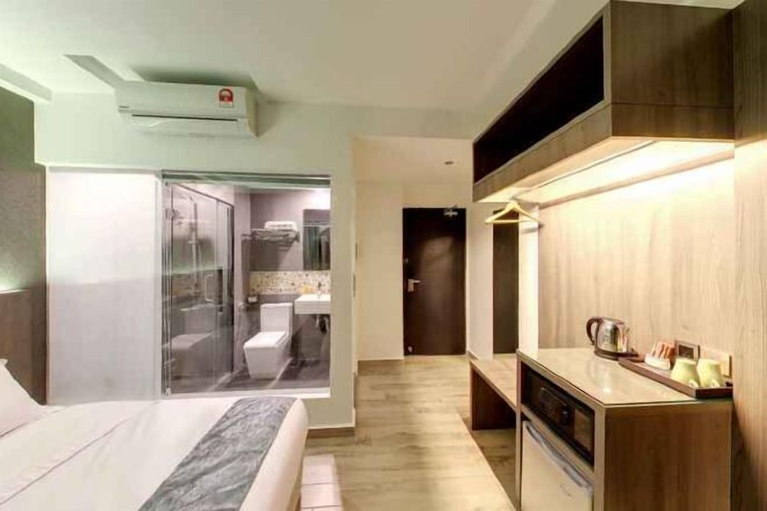 Két bảo mật tại phòng, màn/rèm cản sáng, bàn ủi/dụng cụ ủi quần áo 