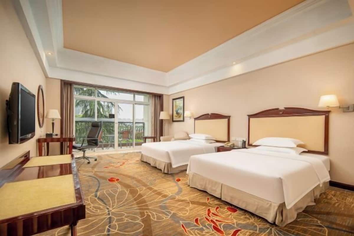 Minibar, in-room safe, desk, blackout curtains