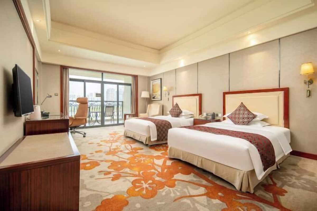 Minibar, in-room safe, desk, blackout curtains