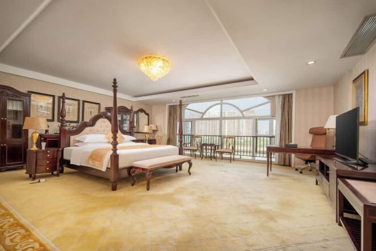 Minibar, in-room safe, desk, blackout curtains