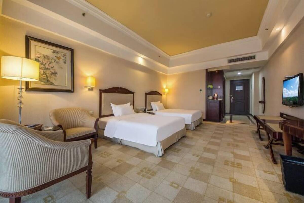 Minibar, in-room safe, desk, blackout curtains