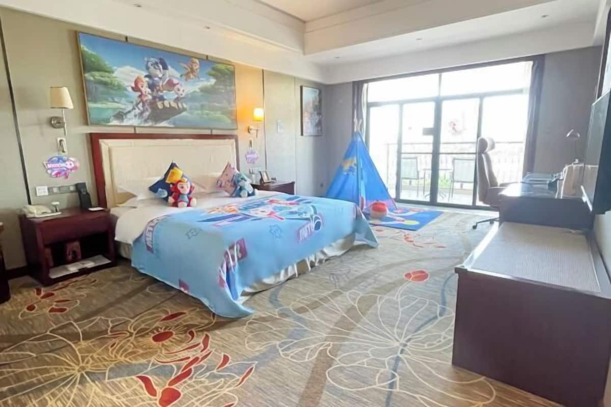 Minibar, in-room safe, desk, blackout curtains