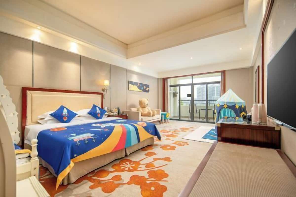 Minibar, in-room safe, desk, blackout curtains