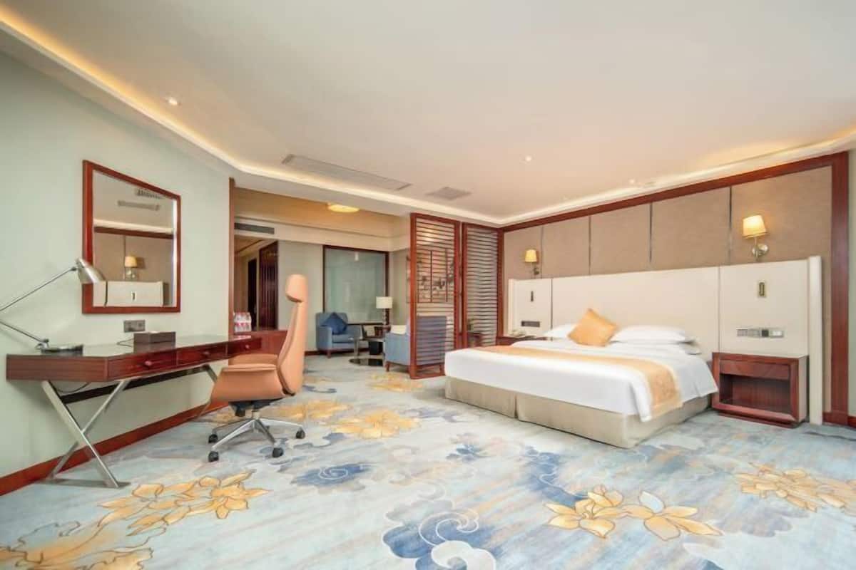 Minibar, in-room safe, desk, blackout curtains