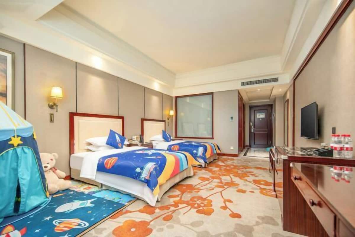 Minibar, in-room safe, desk, blackout curtains