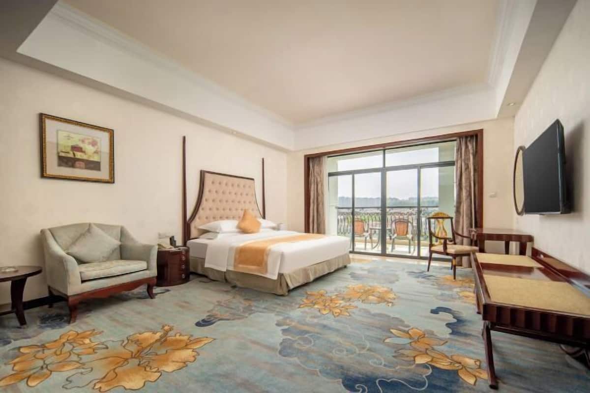 Minibar, in-room safe, desk, blackout curtains
