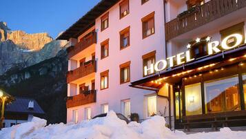 Facciata della struttura - sera/notte