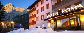 Front of property - evening/night - Hotel Roma (San Vito di Cadore)