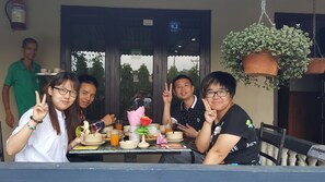 Free daily continental breakfast - Chitwan Village Resort (Sauraha)