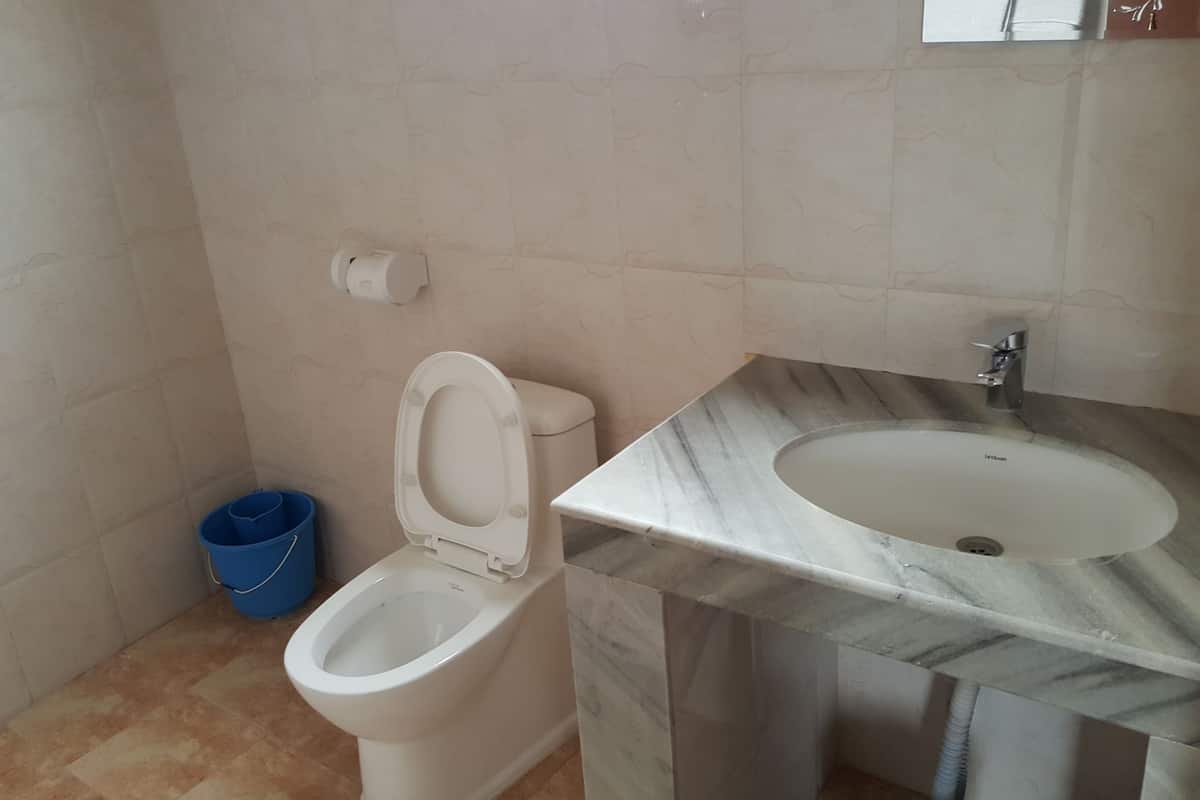 shower, free toiletries, hair dryer, bathrobes