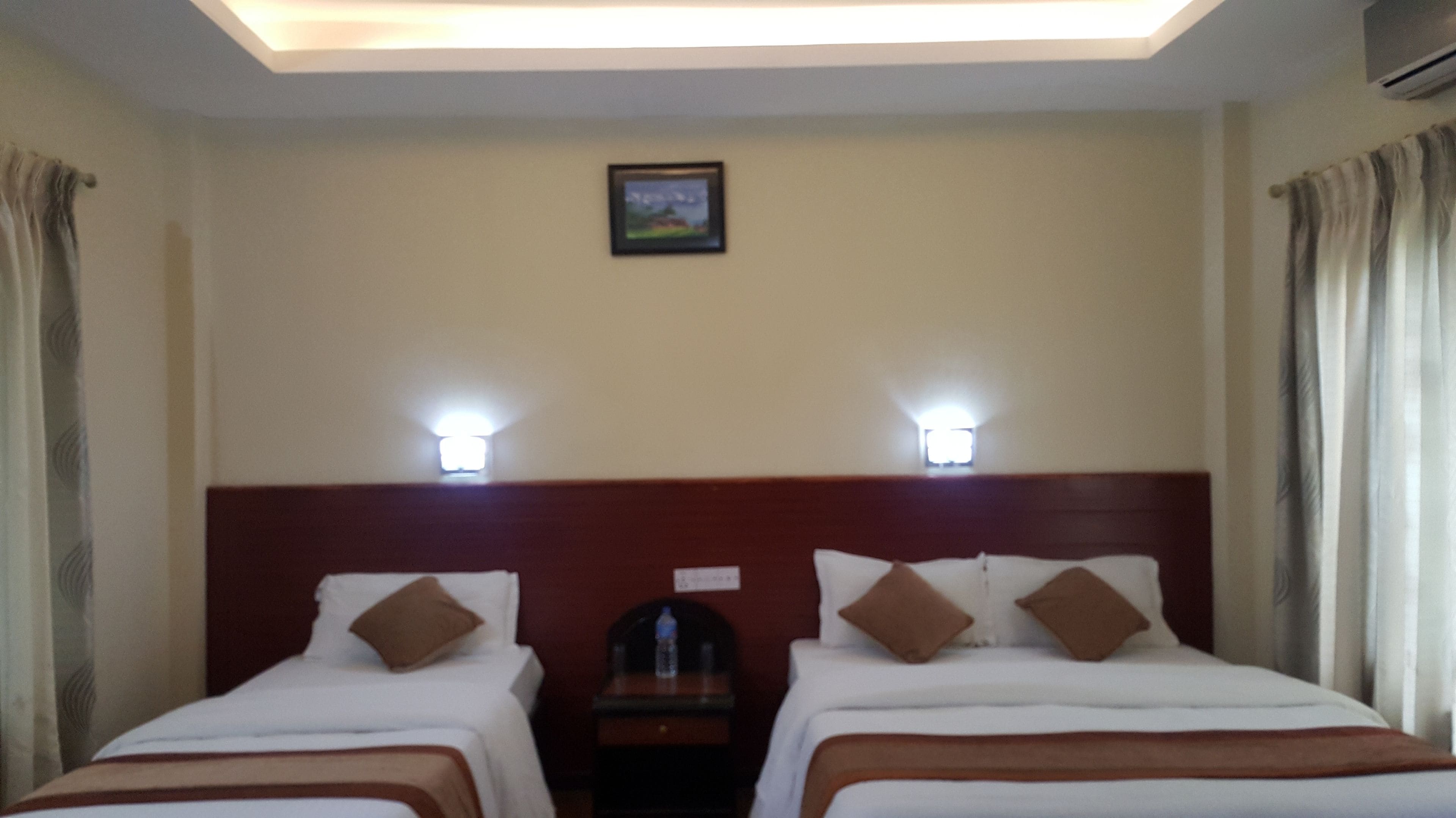 deluxe double room | in-room safe, desk, rollaway beds, free wifi