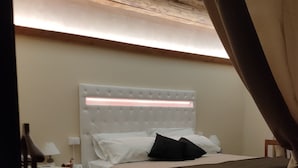 King Room with Spa box | 이탈리아 프레떼 시트, 저자극성 침구, 오리/거위털 이불, 메모리폼 침대
