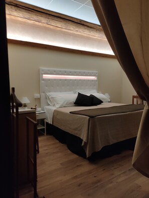 King Room with Spa box