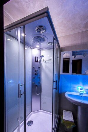 King Room with Spa box | Bañera de hidromasaje