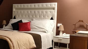 King Room with Spa box | イタリアのフレッテ製シーツ、低刺激性寝具、羽毛の掛け布団、低反発ベッド