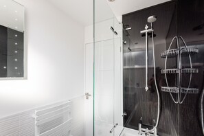 Dusche im Bad