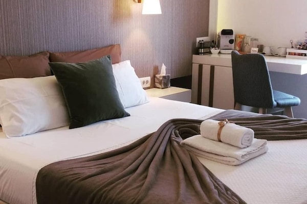 In-room safe, desk, laptop workspace, soundproofing