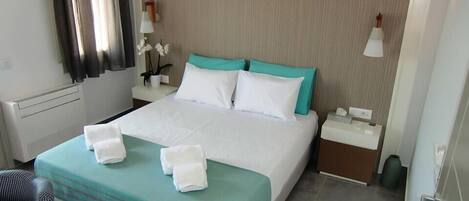 Caja de seguridad en la habitación y escritorio