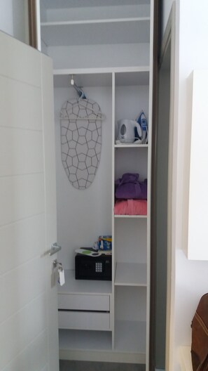 Room amenity - Platia (Santorini)