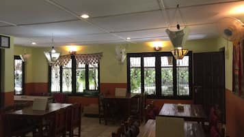 Breakfast, lunch, dinner served; local and international cuisine