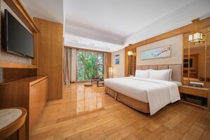 Minibar, in-room safe, desk, laptop workspace