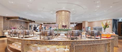 Hi ha 2 restaurants i s'hi serveixen esmorzars; plats de cuina xinesa