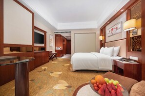 Minibar, caja fuerte, escritorio y espacio para trabajar con un portátil