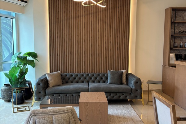 Lobby lounge