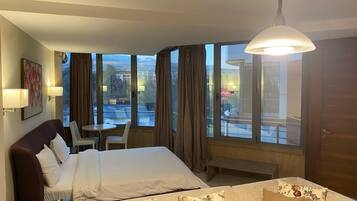 Standard Studio | 1 bedroom, pillow-top beds, in-room safe, blackout curtains