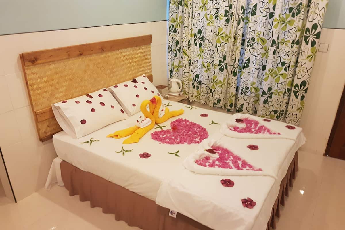 Deluxe Double or Twin Room, 1 Double Bed, Garden View | Minibar, in-room safe, soundproofing, rollaway beds
