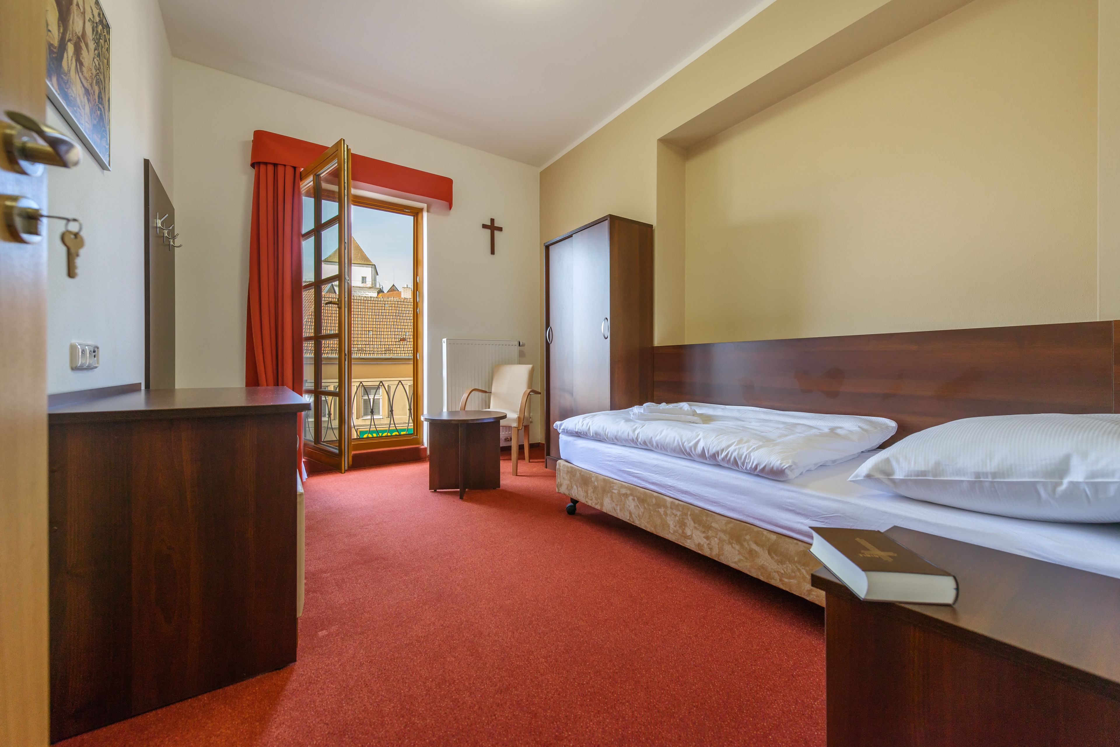 Single Room | In-room safe, desk, soundproofing, rollaway beds