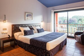 Premium bedding, down duvets, in-room safe, desk - Hotel Vall de Bas (La Vall d'en Bas)