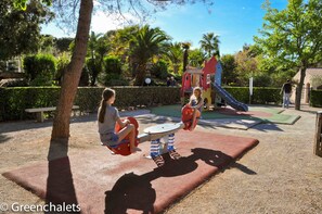 Children’s play area – outdoor