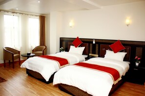 Kamar Double atau Twin Deluks, 2 kamar tidur, akses difabel, pemandangan lembah | Ruang keluarga | TV