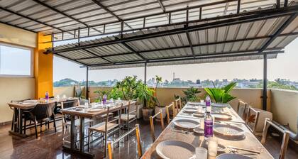 Treebo Grace Inn, 3 Min Walk From Promenade Beach